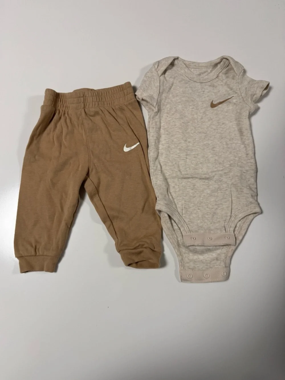 Nike Beige Bodysuit with Brown Pants Baby Set - Picture 5 of 7